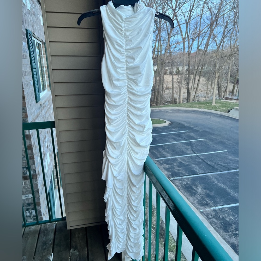 π Elegant White Sleeveless Stretchy Frilly Dress Size L - Picture 6 of 13
